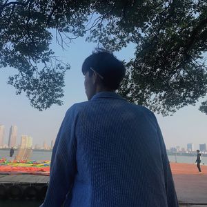 游泳爆乳露双奶头被教练玩弄
