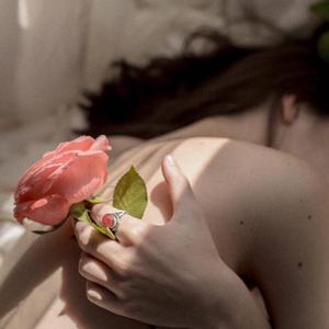 游泳爆乳露双奶头被教练玩弄
